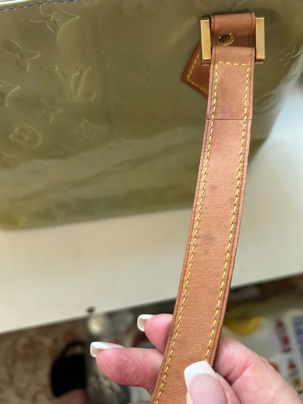7007. ✨LUXURY✨Louis Vuitton Olive Vernis MonoTote w/ Tan Leather Handles. COA. - Picture 5 of 16